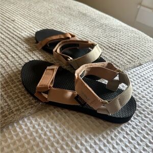 NWOT Women’s Tevas